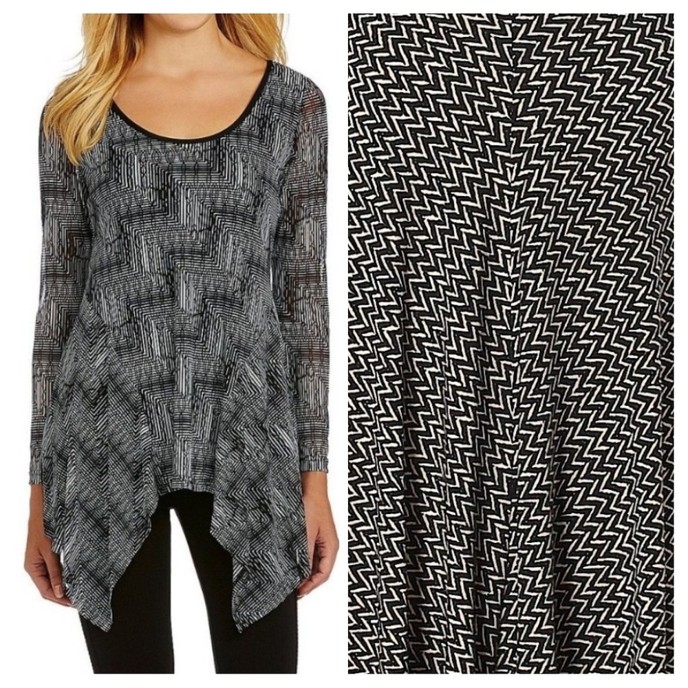 Veronica M. Zigzag Print Sharkbite Hem Tunic S